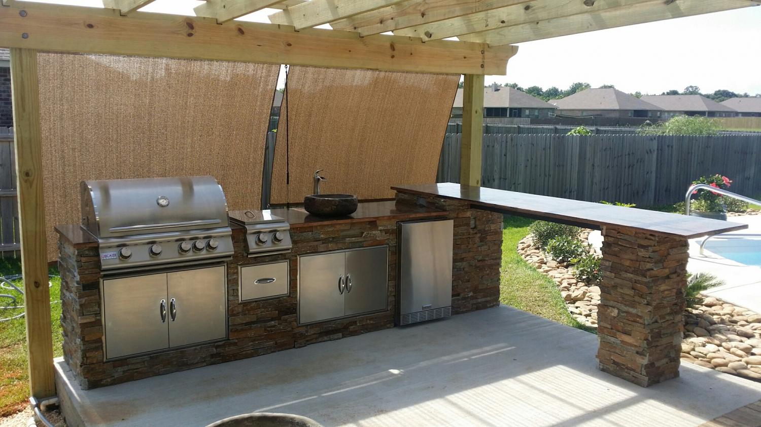 Outdoor Kitchen